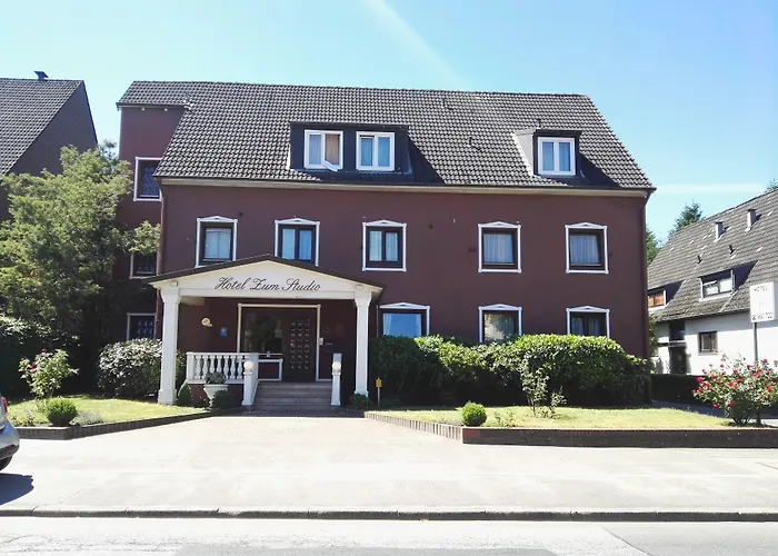 Zum Hotel 2*